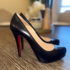 🖤 Christian Louboutin Rolando Pumps🖤